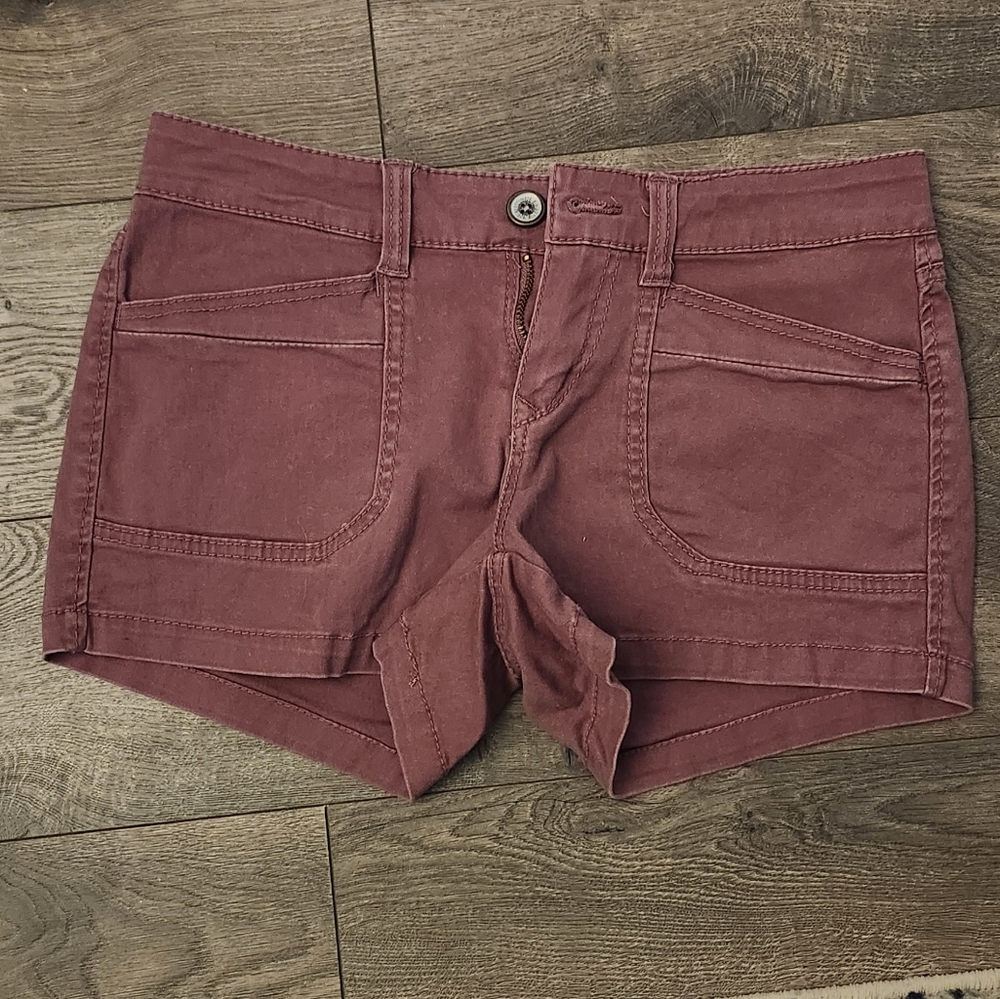 UNIONBAY Women's Cargo Shorts in Burgundy